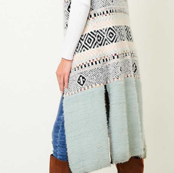 new boutique item Sweaters - ONE LEFT. SIZE SMALL 🎁TRENDY Absolutely Gorgeous Sweater Vest